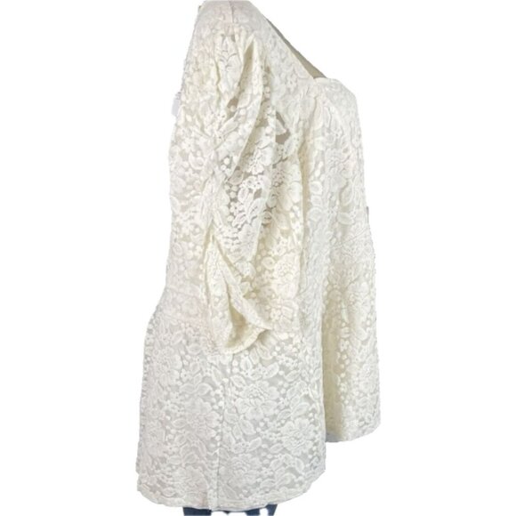 Torrid +5 Cream Sweetheart Neck Floral Lace Mesh Lined Half Sleeve Peplum Blouse - Picture 3 of 6